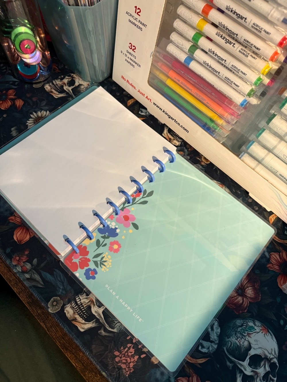 Disney happy planner, Snow White notebook. Comes with floral lined paper. New - Picture 4 of 4